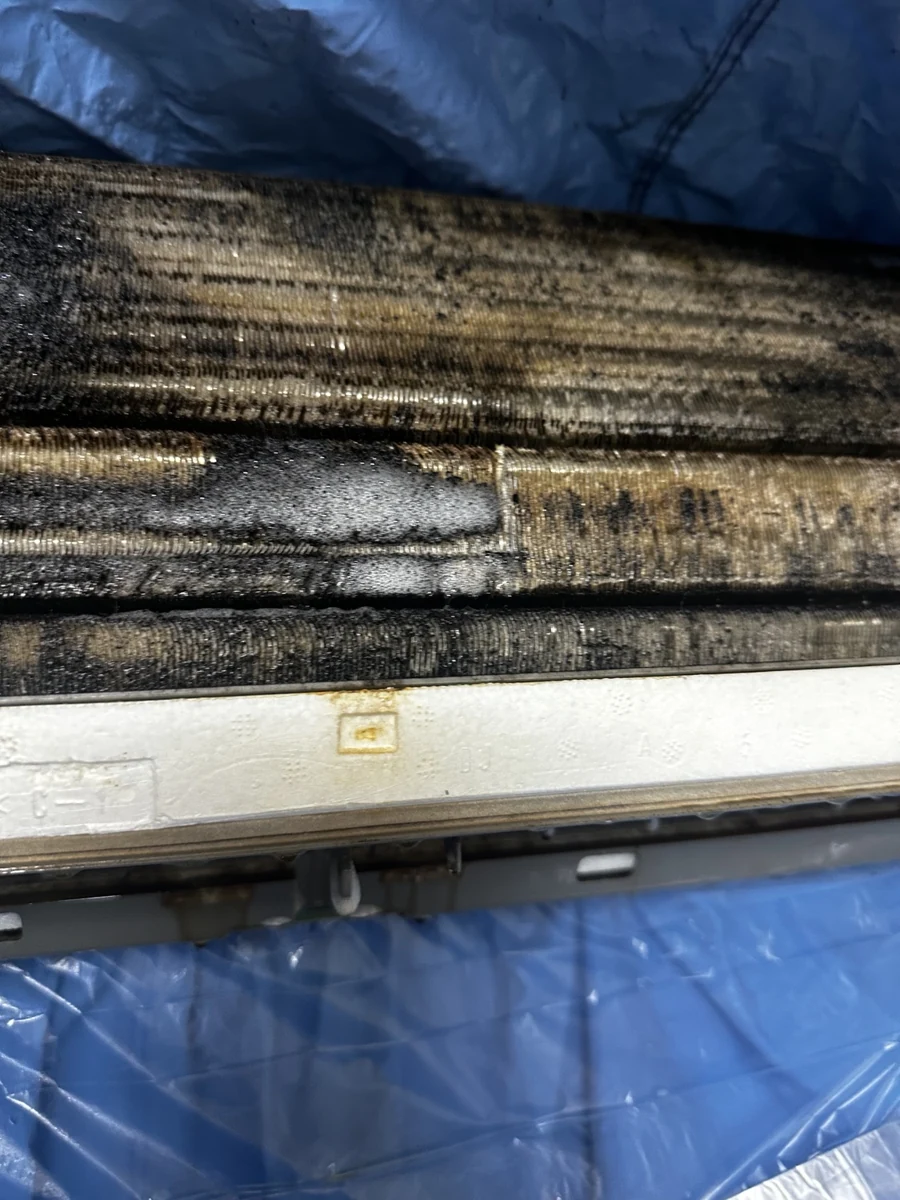 エアコンクリーニング前の熱交換器