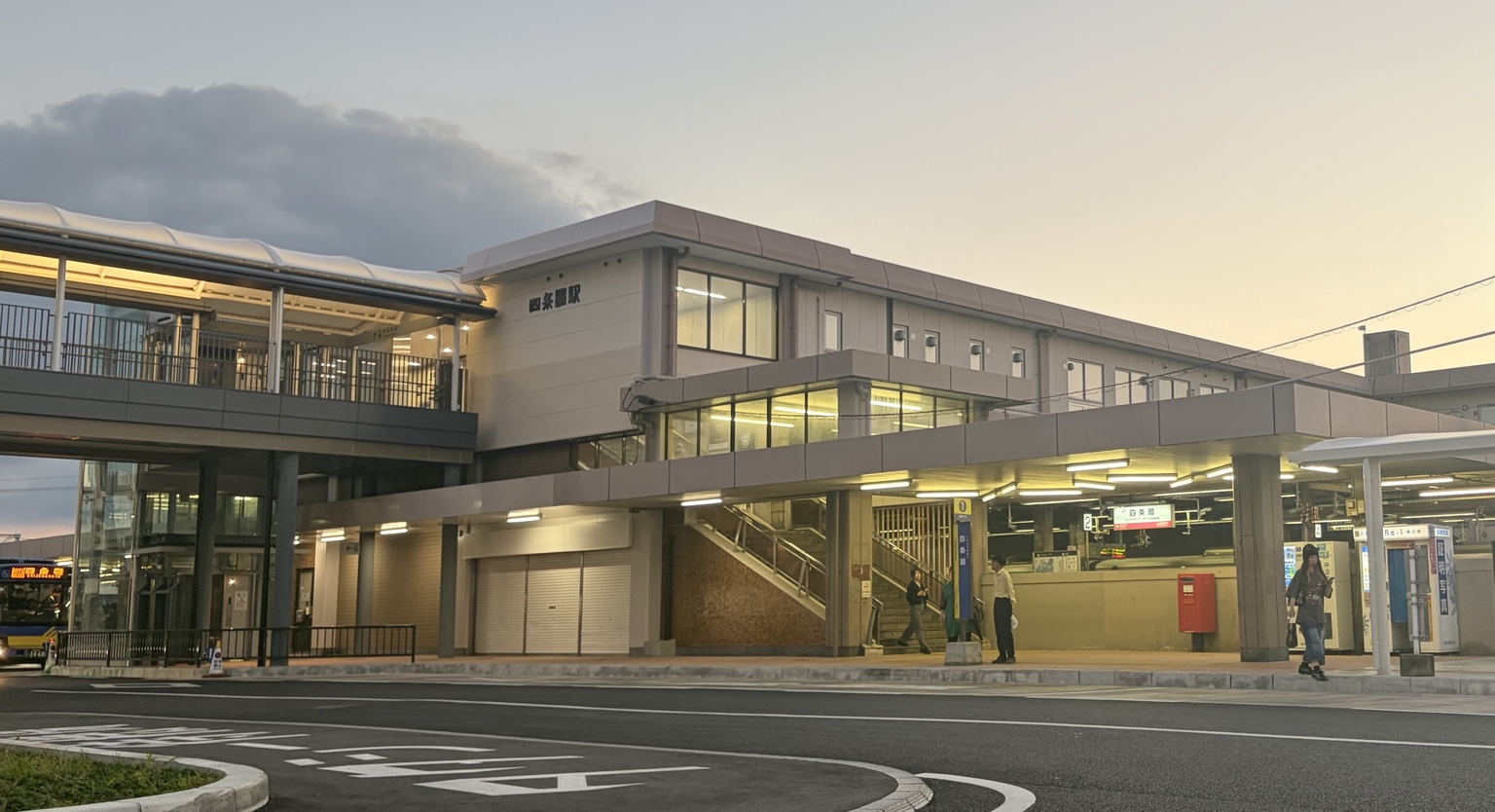 JR四条畷駅の外観