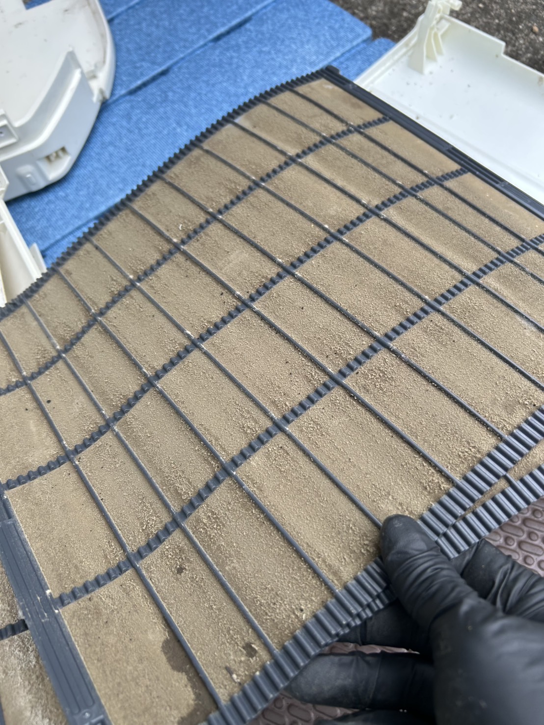 寝屋川市|三菱お掃除機能付きエアコン 施工前|フィルター全体