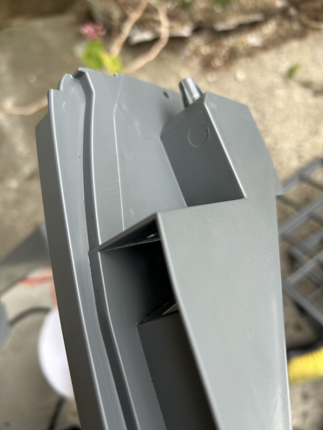 寝屋川市|三菱お掃除機能付きエアコン 施工後|取り外した部品の縁